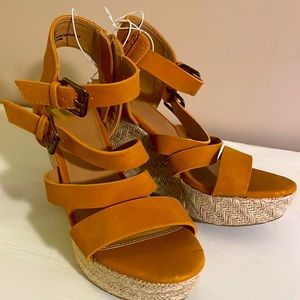 Mustard Yellow Report wedge Sandals Shoes New womens size 9